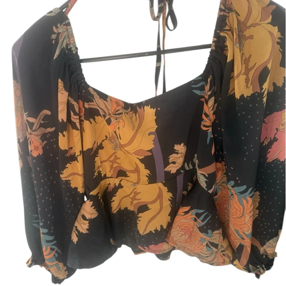 NWT Avara Floral Long Sleeve Crop Top - Size S - Picture 6 of 7